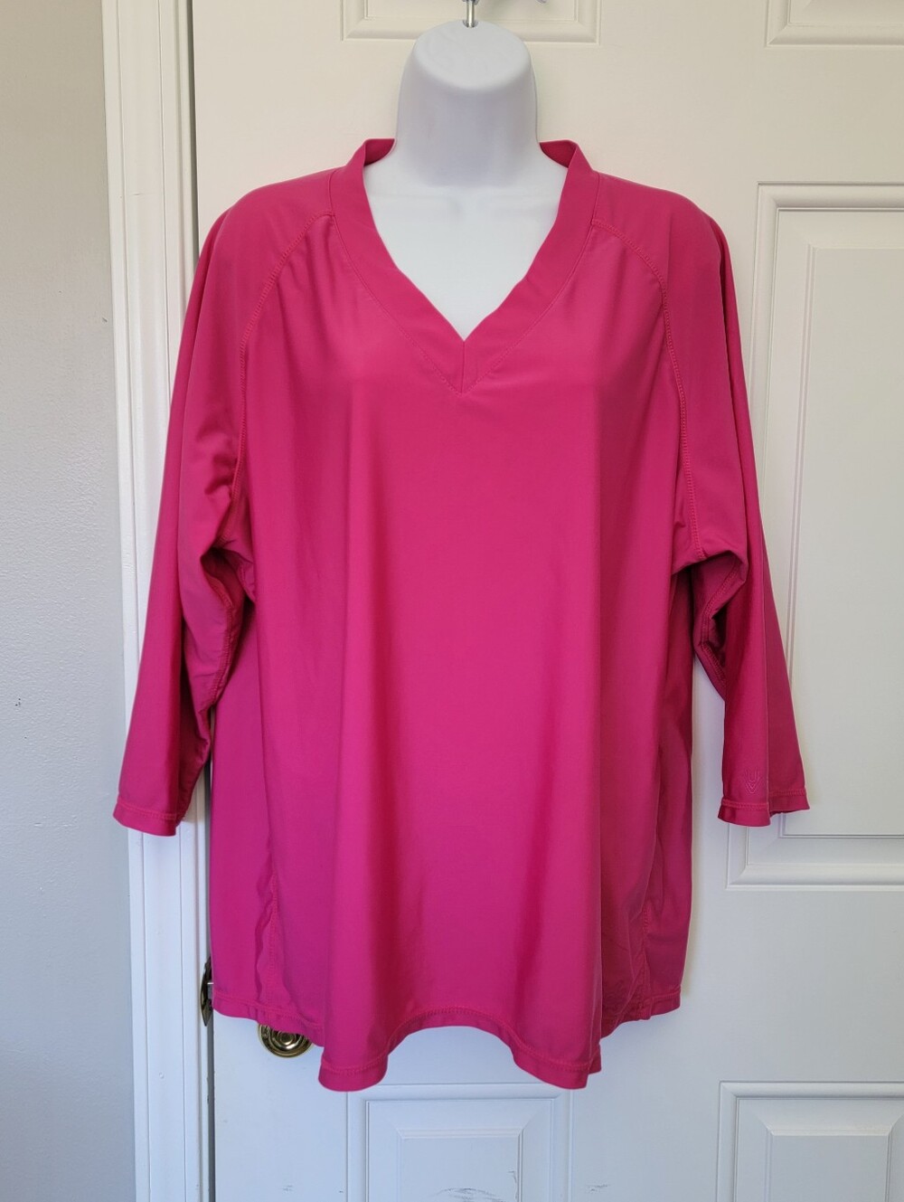 UV Skinz Women's Hot Pink V Neck 3/4 Sleeve Top UPF 50+ Size 2 XL Swim Active